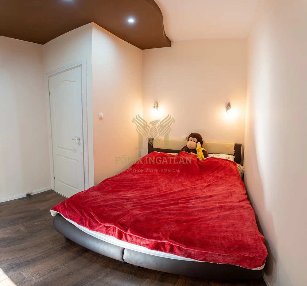 Vecsés Andrássytelep! 2 szintes, saját kert + 2 autóbeállós – alacsony rezsijű sorházi lakás eladó