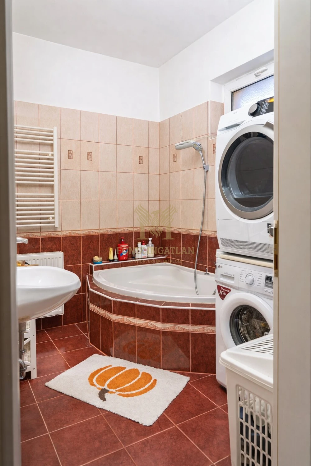 Vecsés Andrássytelep! 2 szintes, saját kert + 2 autóbeállós – alacsony rezsijű sorházi lakás eladó