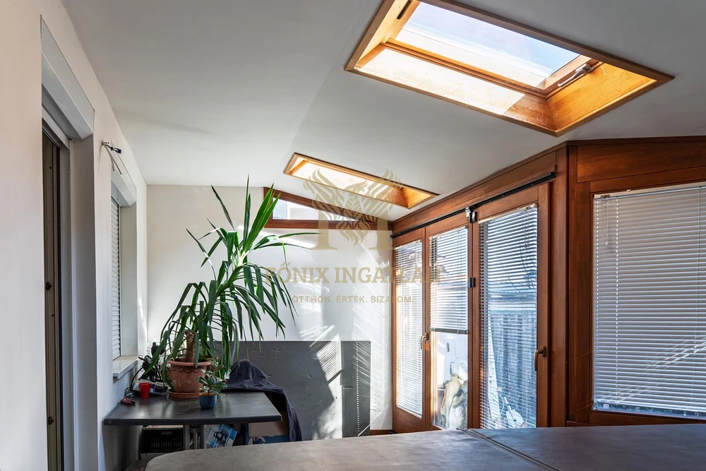 Vecsés Andrássytelep! 2 szintes, saját kert + 2 autóbeállós – alacsony rezsijű sorházi lakás eladó