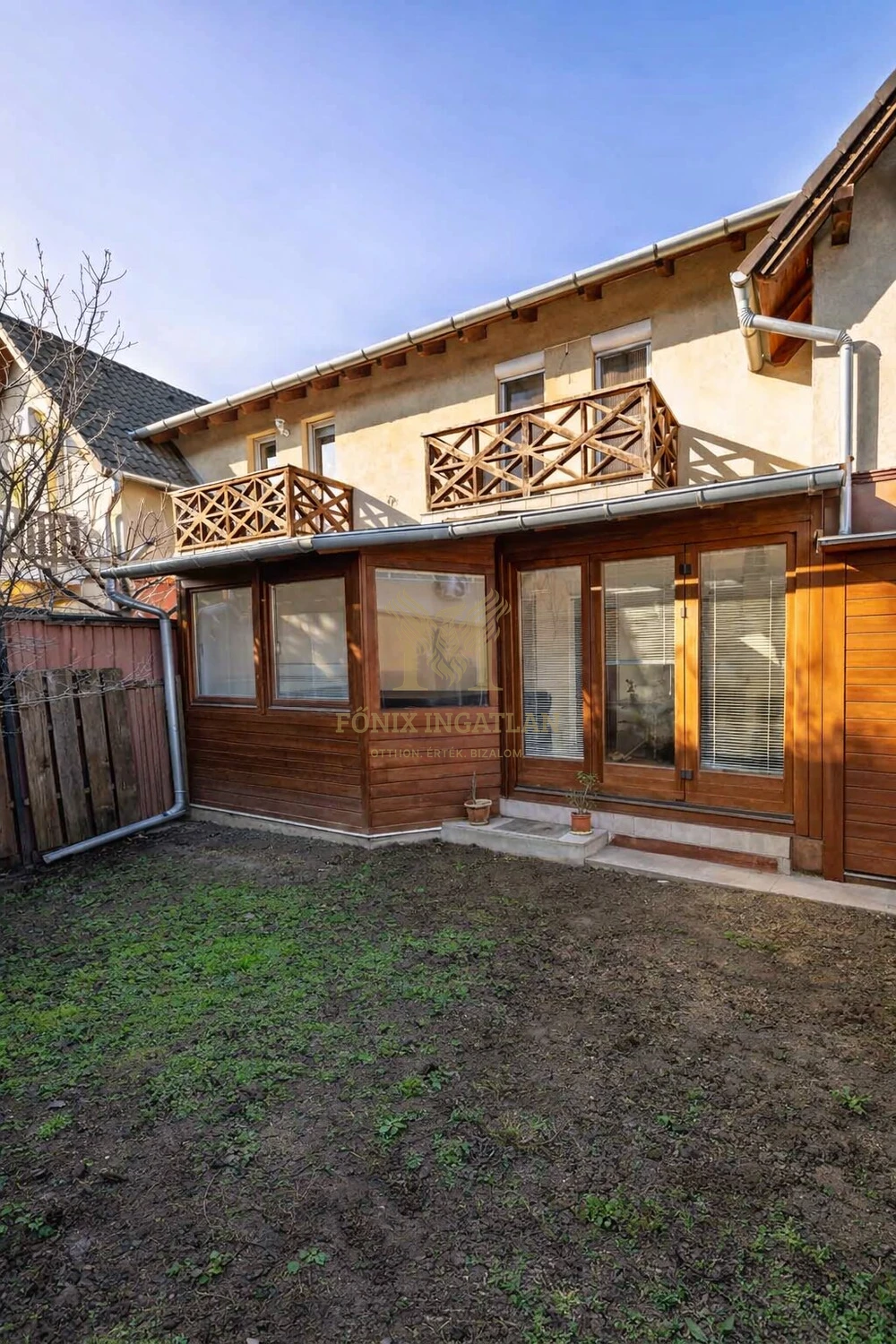 Vecsés Andrássytelep! 2 szintes, saját kert + 2 autóbeállós – alacsony rezsijű sorházi lakás eladó