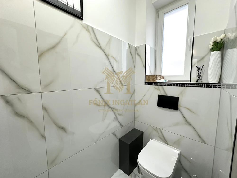 Szinte új, panorámás családi ház eladó Vácrátóton – 3 háló, nagy terasz, modern technológia!