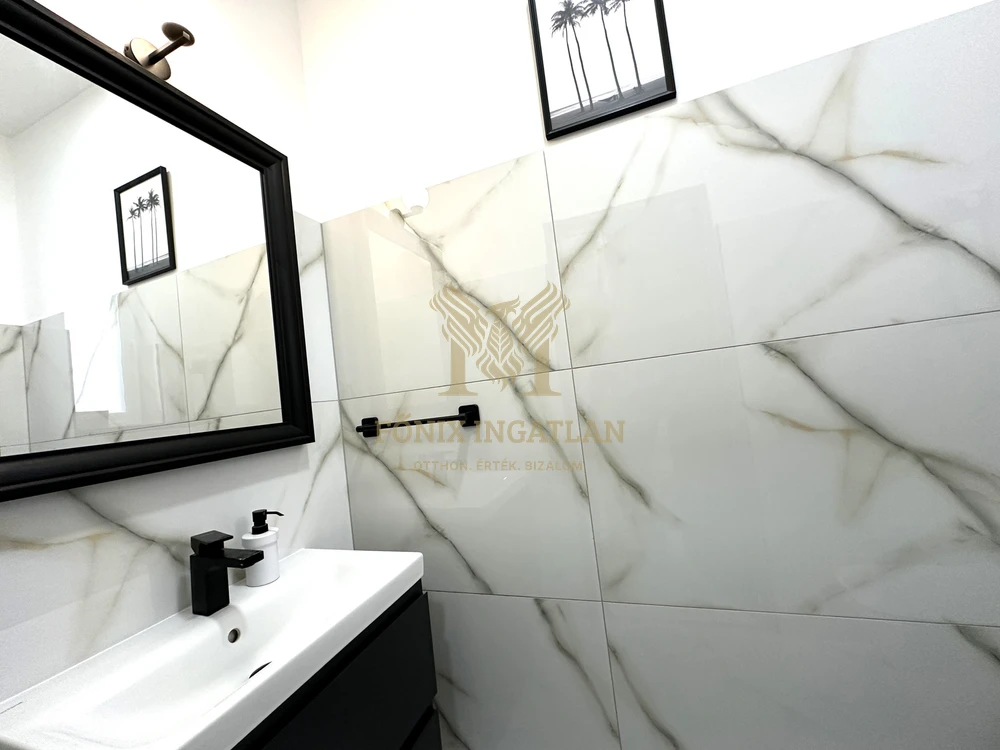 Szinte új, panorámás családi ház eladó Vácrátóton – 3 háló, nagy terasz, modern technológia!