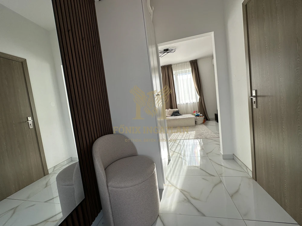 Szinte új, panorámás családi ház eladó Vácrátóton – 3 háló, nagy terasz, modern technológia!