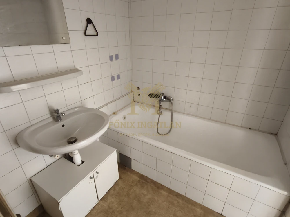 Napfényes lakás Siófok belvárosában csendes, zöld környezetben, zárt parkolóval