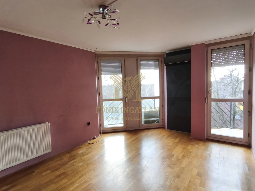 Napfényes lakás Siófok belvárosában csendes, zöld környezetben, zárt parkolóval