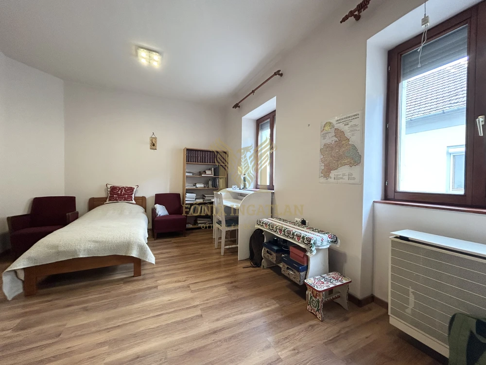 Bájos, felújított lakás Vác belvárosában – ideális befektetés, pár percre a Dunától!