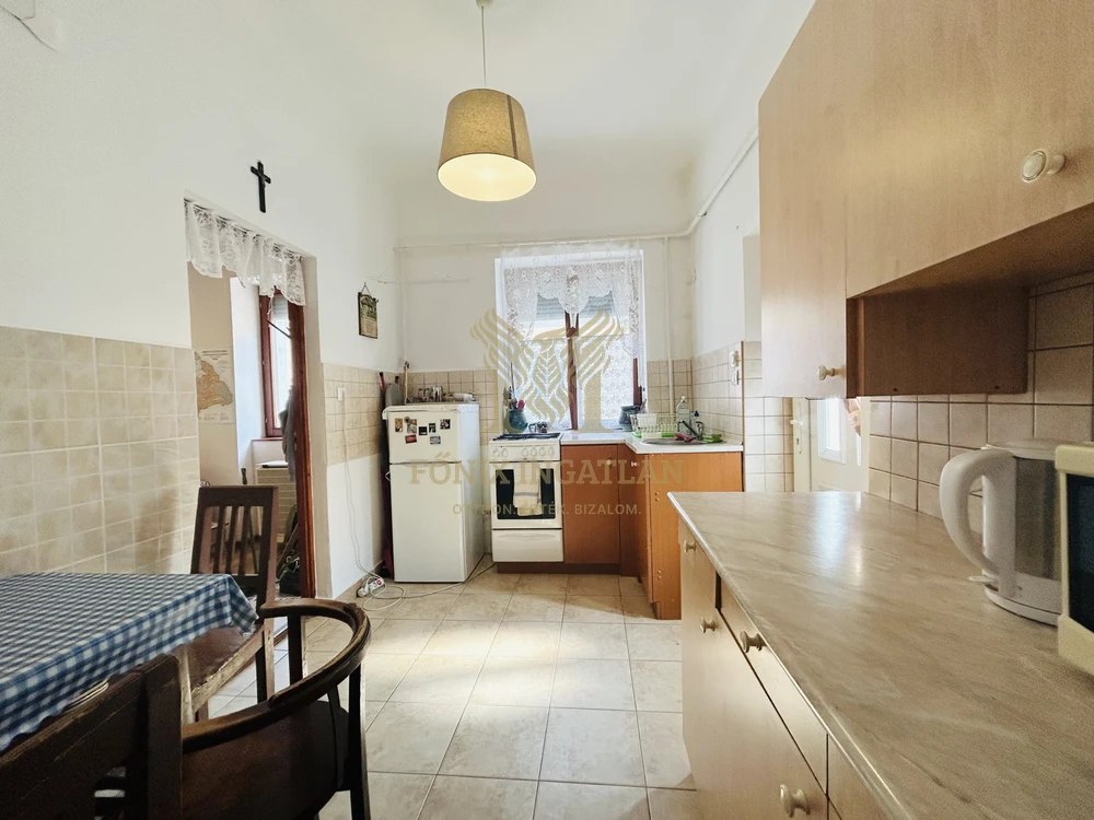 Bájos, felújított lakás Vác belvárosában – ideális befektetés, pár percre a Dunától!