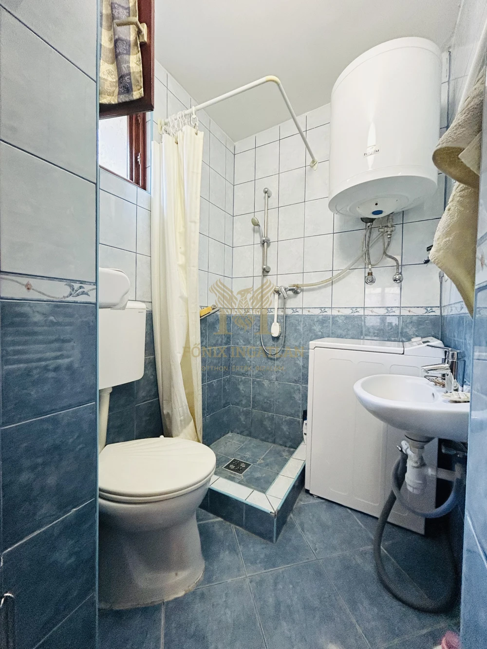 Bájos, felújított lakás Vác belvárosában – ideális befektetés, pár percre a Dunától!