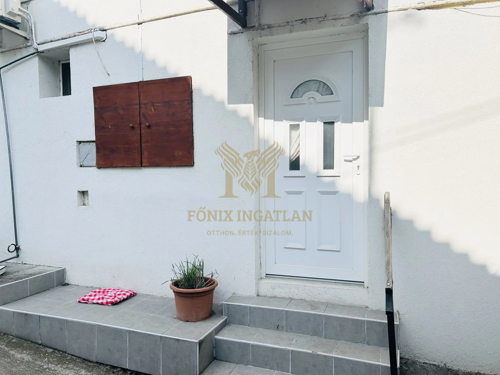 Bájos, felújított lakás Vác belvárosában – ideális befektetés, pár percre a Dunától!