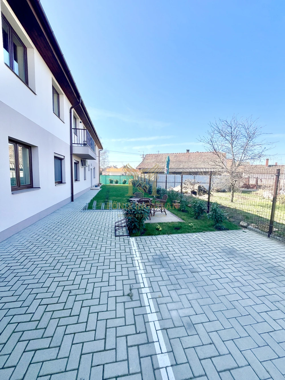 ELADÓ AZONNAL KÖLTÖZHETŐ ÚJÉPÍTÉSŰ LAKÁS DERECSKE BELVÁROSÁBAN!