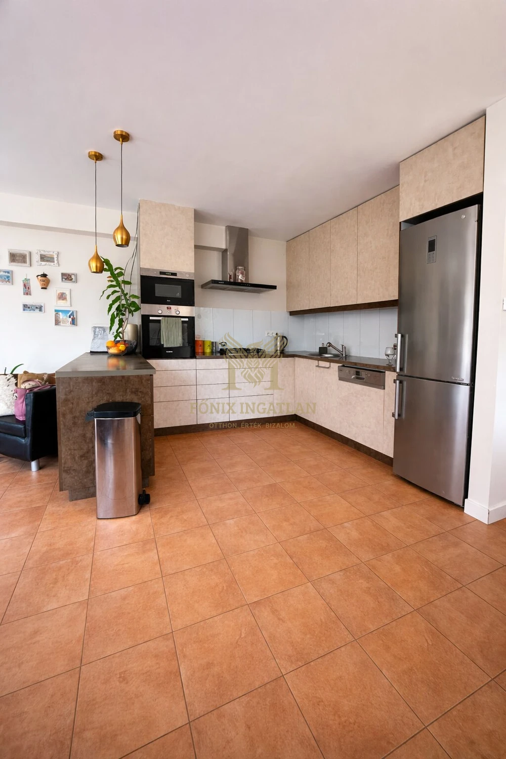 ERDŐ MELLETTI LUXUS OTTHON FÓTON – 4 SZOBA + NAPPALI, NAPELEM, MEDENCE!