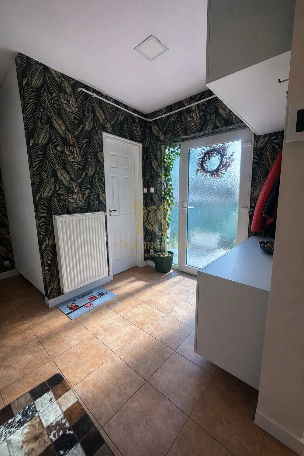 ERDŐ MELLETTI LUXUS OTTHON FÓTON – 4 SZOBA + NAPPALI, NAPELEM, MEDENCE!