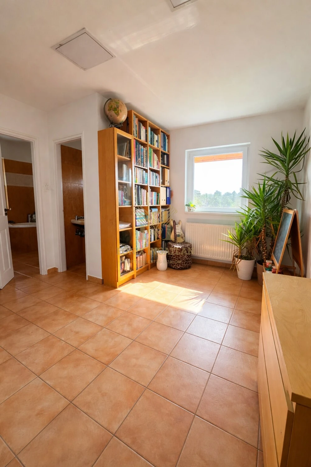 ERDŐ MELLETTI LUXUS OTTHON FÓTON – 4 SZOBA + NAPPALI, NAPELEM, MEDENCE!