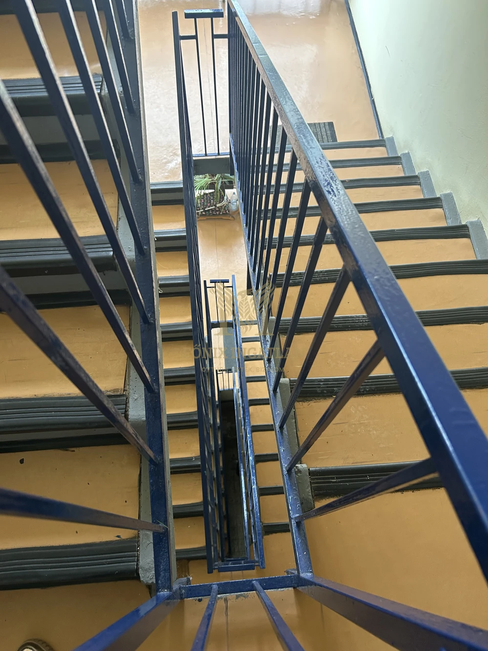 Világos, erkélyes otthon zöld környezetben – Gödöllőn, az Erzsébet-park mellett