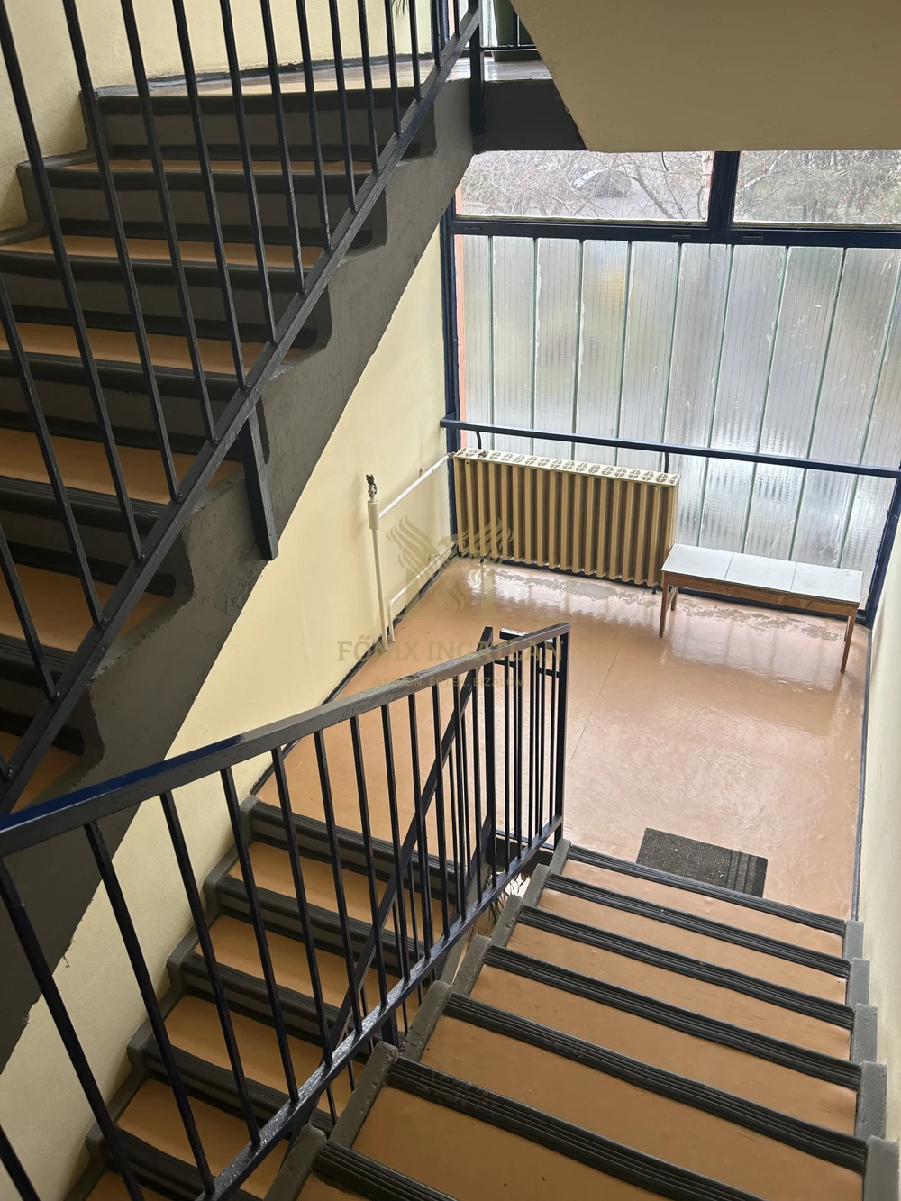 Világos, erkélyes otthon zöld környezetben – Gödöllőn, az Erzsébet-park mellett