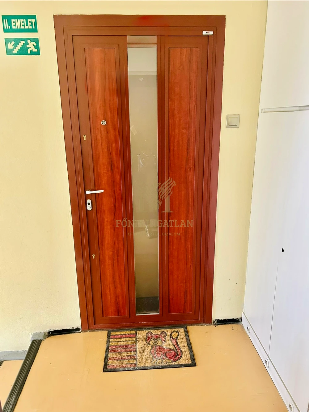 Világos, erkélyes otthon zöld környezetben – Gödöllőn, az Erzsébet-park mellett