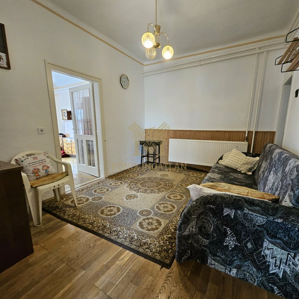 RITKA LEHETŐSÉG KUNSZENTMIKLÓSON – SAROKTELKI CSALÁDI HÁZ KÉT UTCÁRÓL!