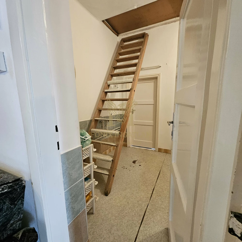 RITKA LEHETŐSÉG KUNSZENTMIKLÓSON – SAROKTELKI CSALÁDI HÁZ KÉT UTCÁRÓL!