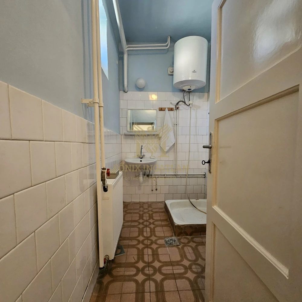 RITKA LEHETŐSÉG KUNSZENTMIKLÓSON – SAROKTELKI CSALÁDI HÁZ KÉT UTCÁRÓL!