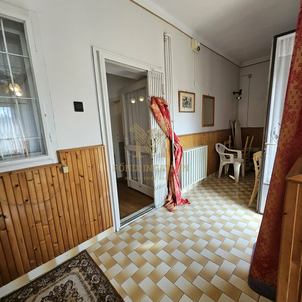 RITKA LEHETŐSÉG KUNSZENTMIKLÓSON – SAROKTELKI CSALÁDI HÁZ KÉT UTCÁRÓL!