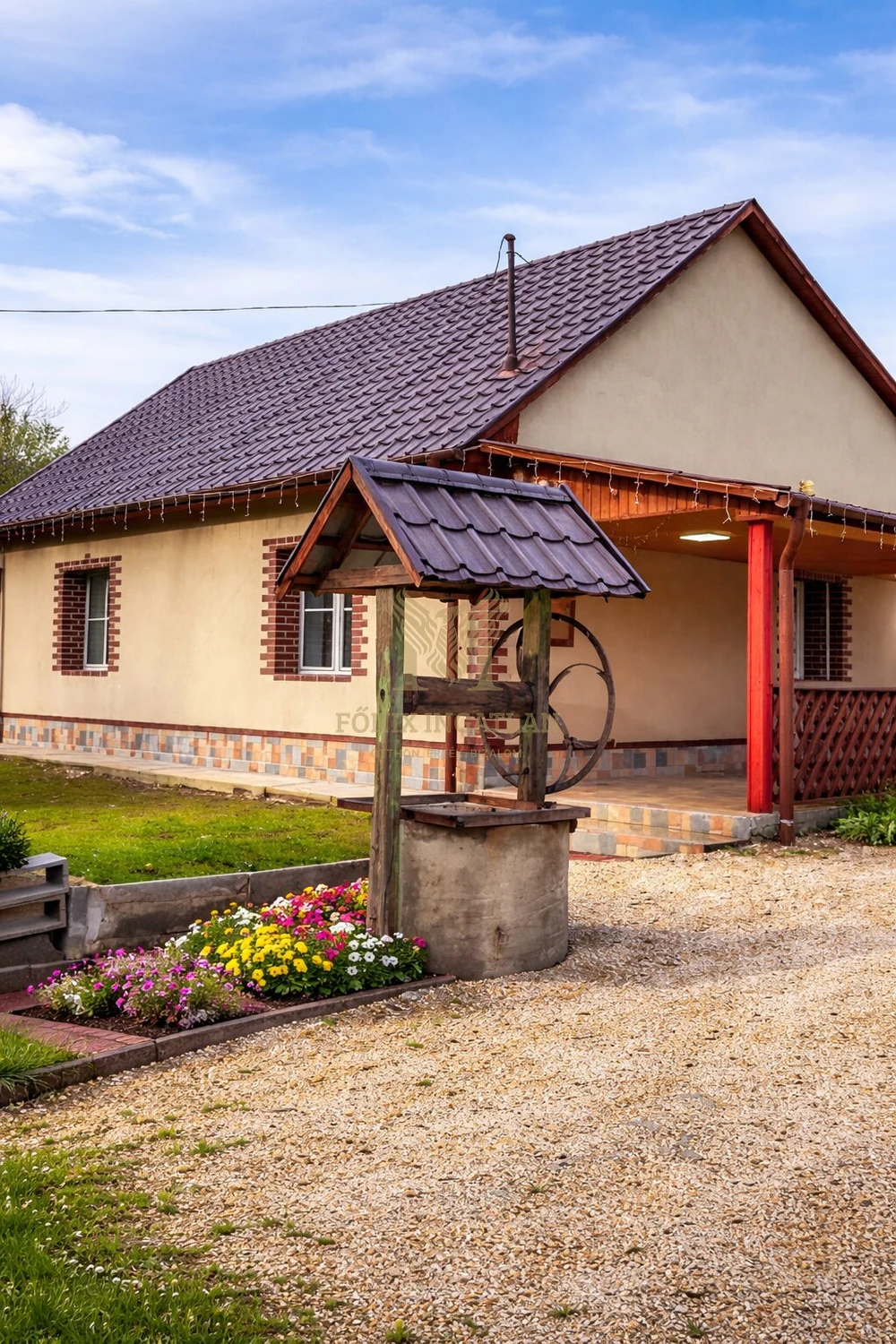 TELJESEN FELÚJÍTOTT CSALÁDI HÁZ KÓKA FŐ UTCÁJÁN – 1150 m² TELEK, TERASZOK, GAZDÁLKODÁSI LEHETŐSÉG!