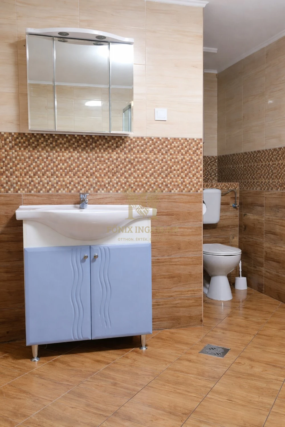 TELJESEN FELÚJÍTOTT CSALÁDI HÁZ KÓKA FŐ UTCÁJÁN – 1150 m² TELEK, TERASZOK, GAZDÁLKODÁSI LEHETŐSÉG!