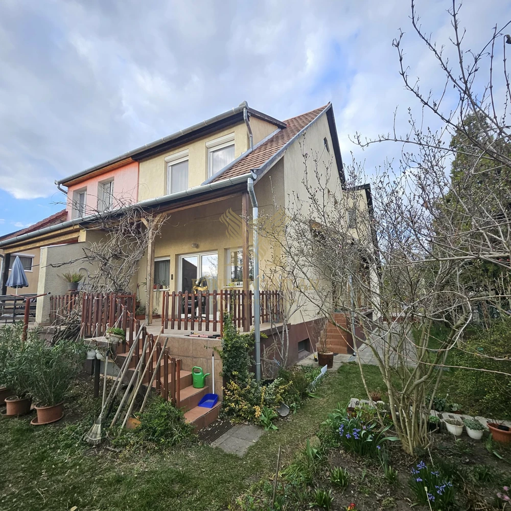 Nyugalom, tér és otthonosság egy helyen – Felsőpakonyban!