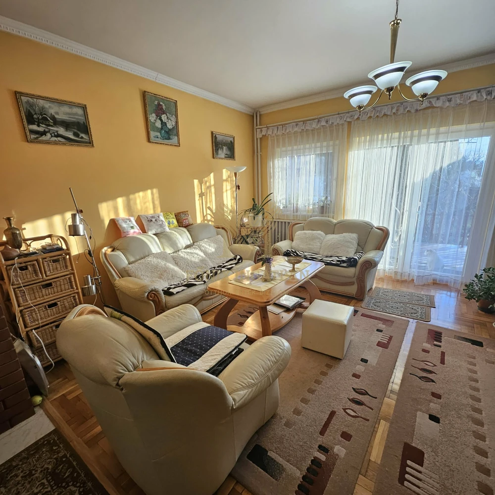 Nyugalom, tér és otthonosság egy helyen – Felsőpakonyban!