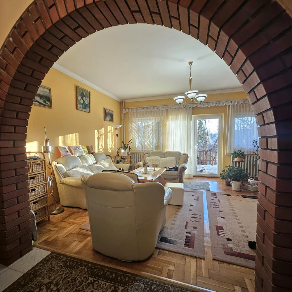 Nyugalom, tér és otthonosság egy helyen – Felsőpakonyban!