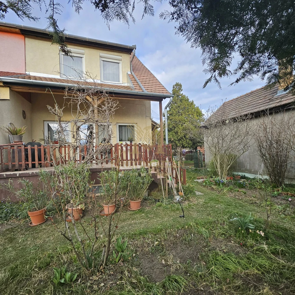 Nyugalom, tér és otthonosság egy helyen – Felsőpakonyban!