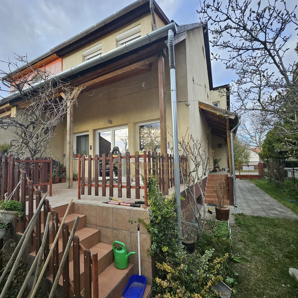 Nyugalom, tér és otthonosság egy helyen – Felsőpakonyban!