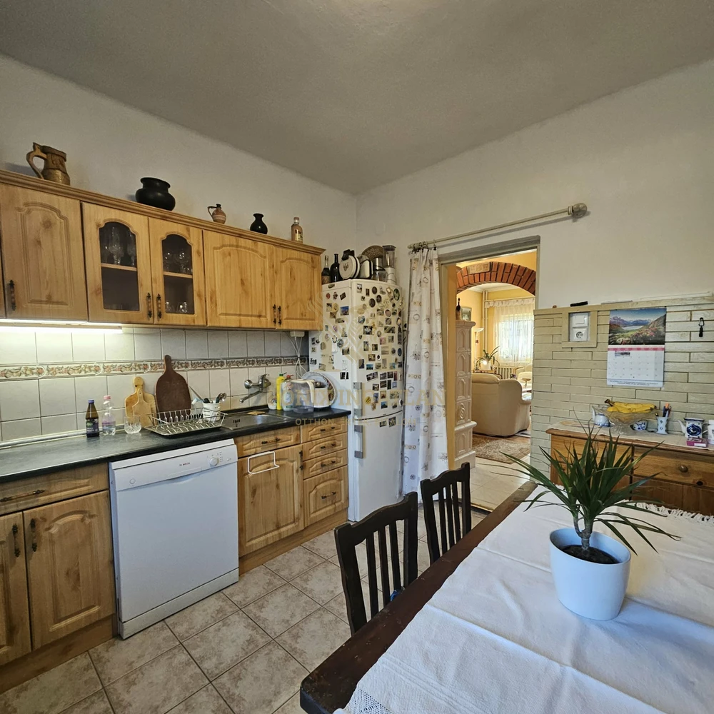 Nyugalom, tér és otthonosság egy helyen – Felsőpakonyban!