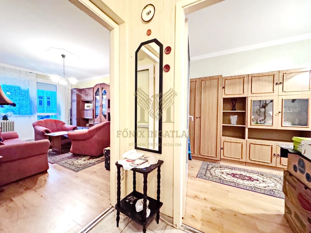 Belváros, Hajó utca, 1.emeleti lakás eladó!