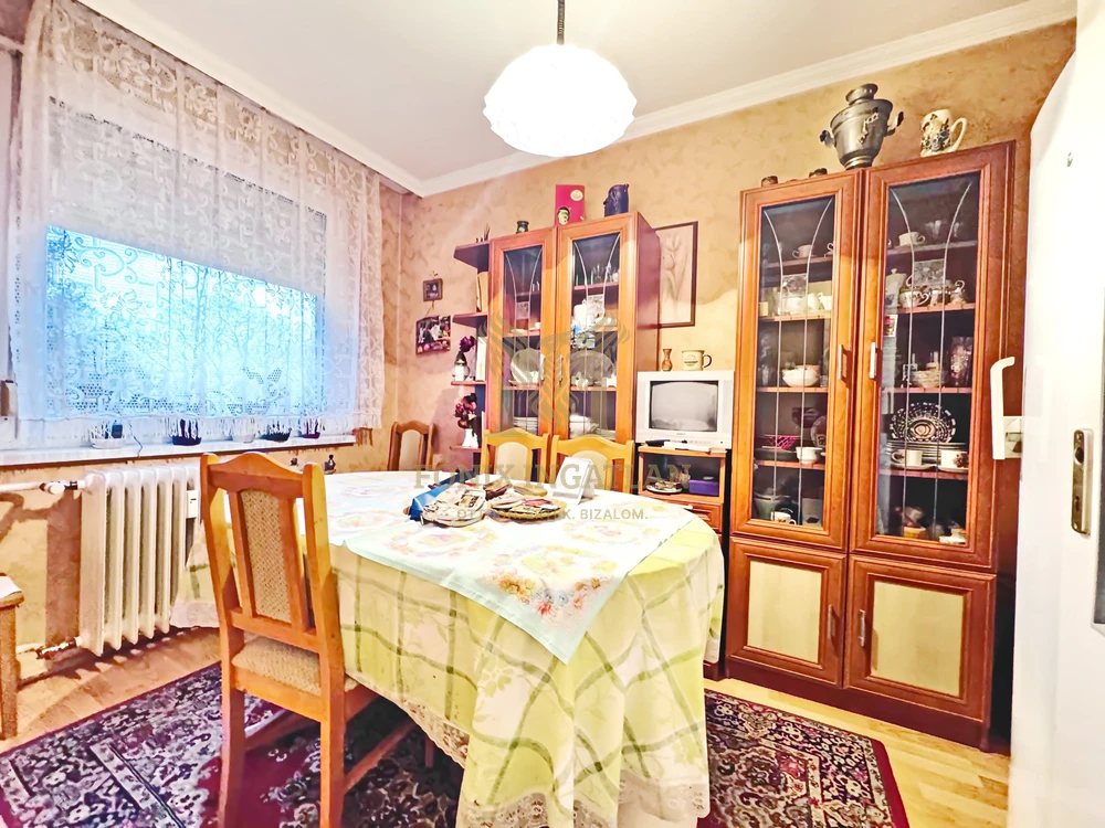 Belváros, Hajó utca, 1.emeleti lakás eladó!