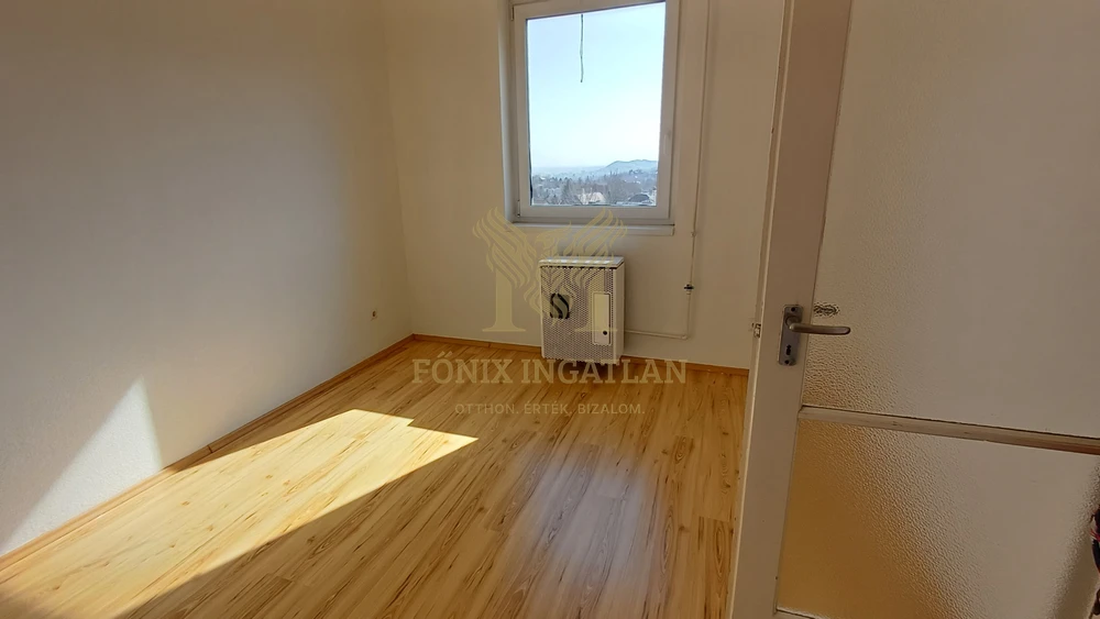 RÓZSADOMBON GYÖNYÖRŰ PANORÁMÁS VILÁGOS LAKÁS ELADÓ !!!