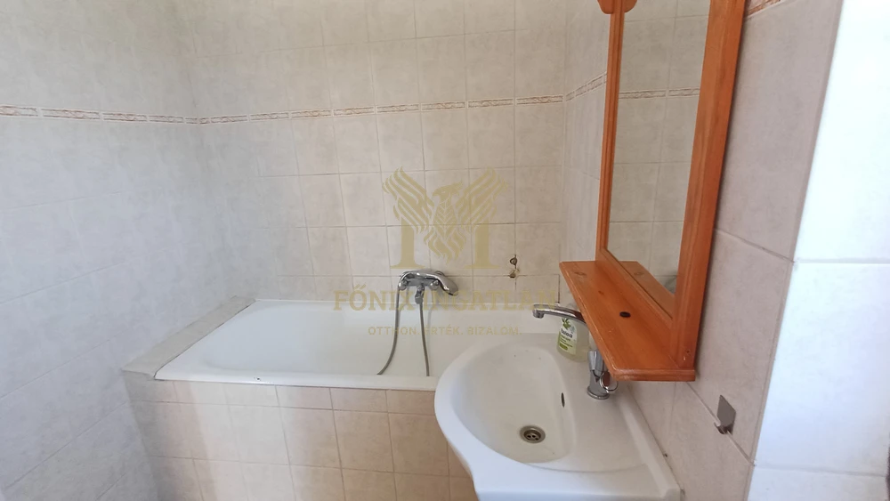 RÓZSADOMBON GYÖNYÖRŰ PANORÁMÁS VILÁGOS LAKÁS ELADÓ !!!