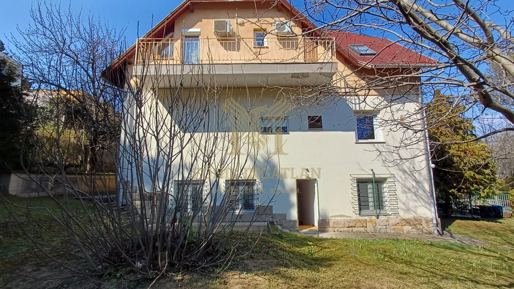 SASHEGYI, KERTKAPCSOLATOS LAKÁS ELADÓ