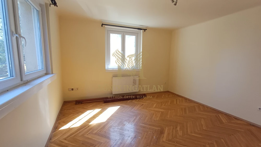 SASHEGYI, KERTKAPCSOLATOS LAKÁS ELADÓ