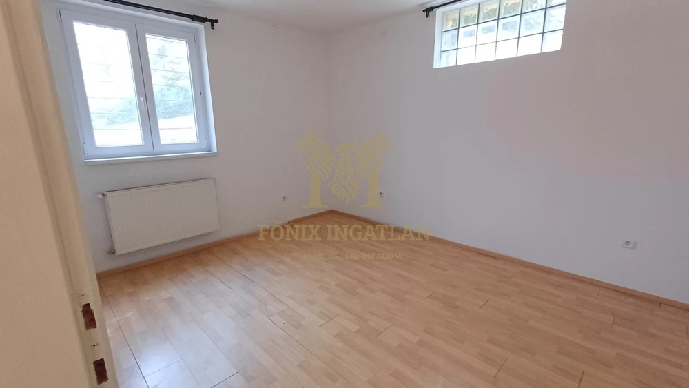 SASHEGYI, KERTKAPCSOLATOS LAKÁS ELADÓ