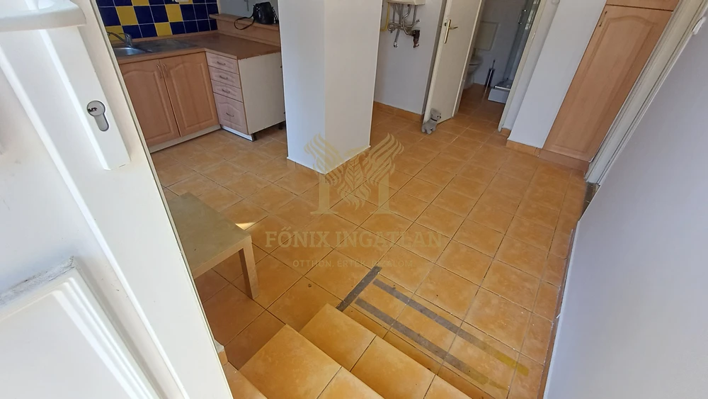 SASHEGYI, KERTKAPCSOLATOS LAKÁS ELADÓ