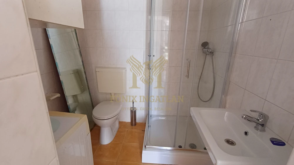 SASHEGYI, KERTKAPCSOLATOS LAKÁS ELADÓ