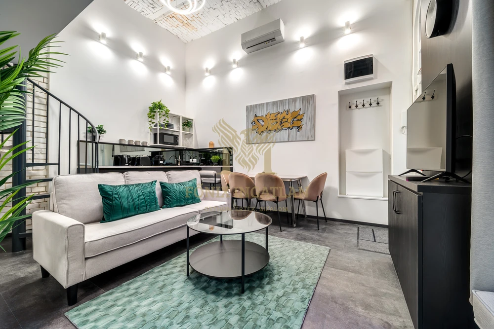 Budapest VI. kerület – Paulay Ede utcában egyedi kialakítású, prémium lakás eladó