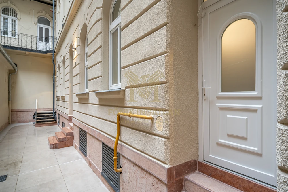 Budapest VI. kerület – Paulay Ede utcában egyedi kialakítású, prémium lakás eladó