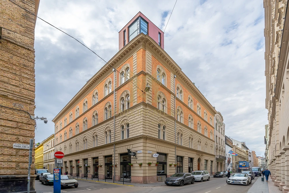 Budapest VI. kerület – Paulay Ede utcában egyedi kialakítású, prémium lakás eladó