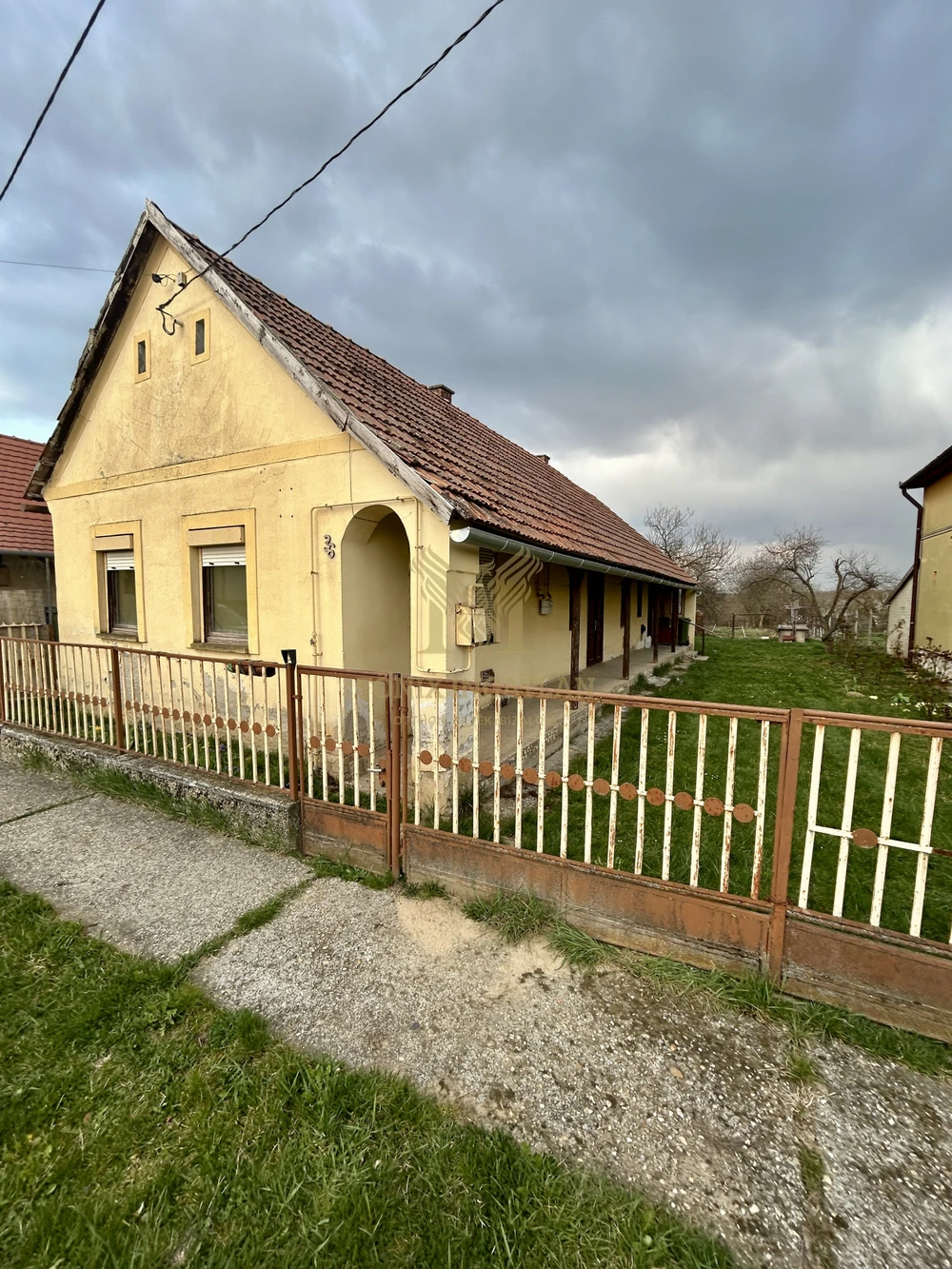 Felújítandó családi ház eladó Magyaratádon, Kaposvártól 20 percre