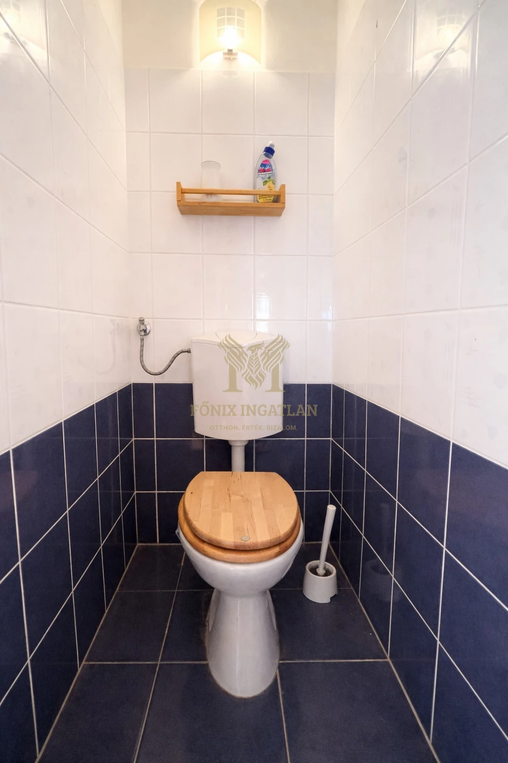 Parkra néző, erkélyes lakás eladó Vác kedvelt, csendes részén!