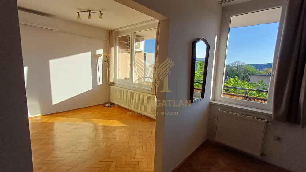 PANORÁMÁS RÓZSADOMBI LAKÁS ELADÓ !!!