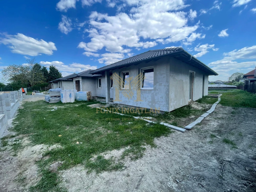 Modern, új építésű, energiatakarékos otthon csendes zsákutcában 