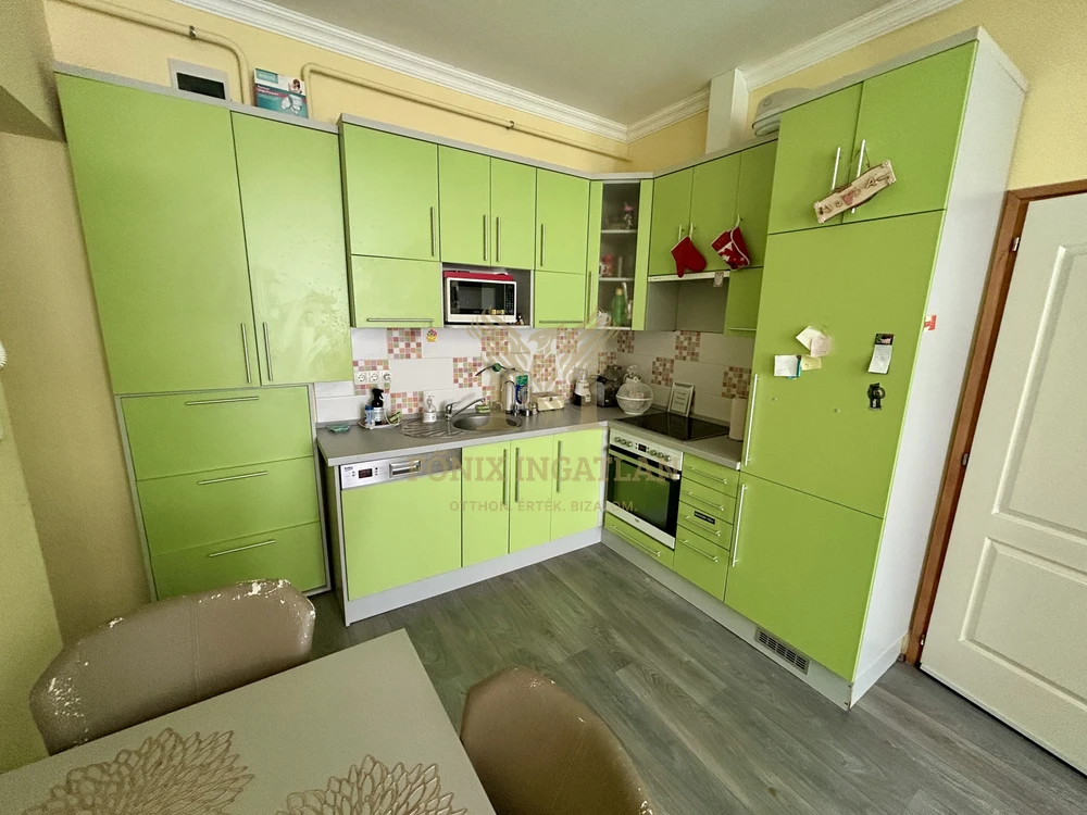 Piac közelében eladó 53 m²-es, 2 szobás, amerikai konyhás lakás Kaposváron garázzsal 