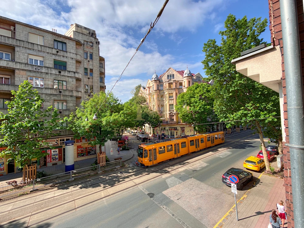 2 szobás tágas, világos polgári lakás eladó